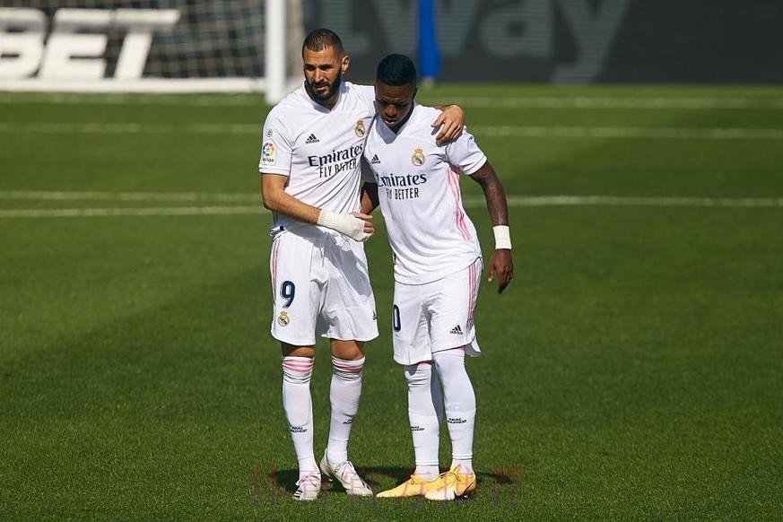 阿斯：本泽马缺席的比赛中 维尼修斯效率也变低