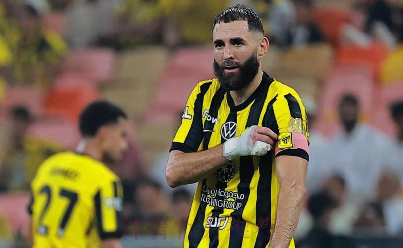 本泽马82次助攻跻身现役前三 落后于梅西和华金