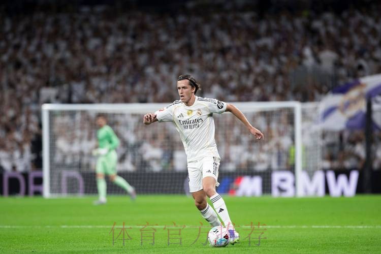 马卡:皇马冠军版口罩已经开始销售 每个8.95欧 马卡:皇马冠军版口罩已经开始销售 每个8.95欧